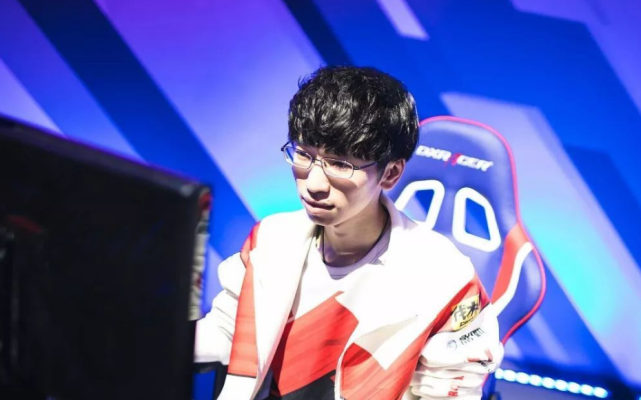 一直看他比 一直看他比